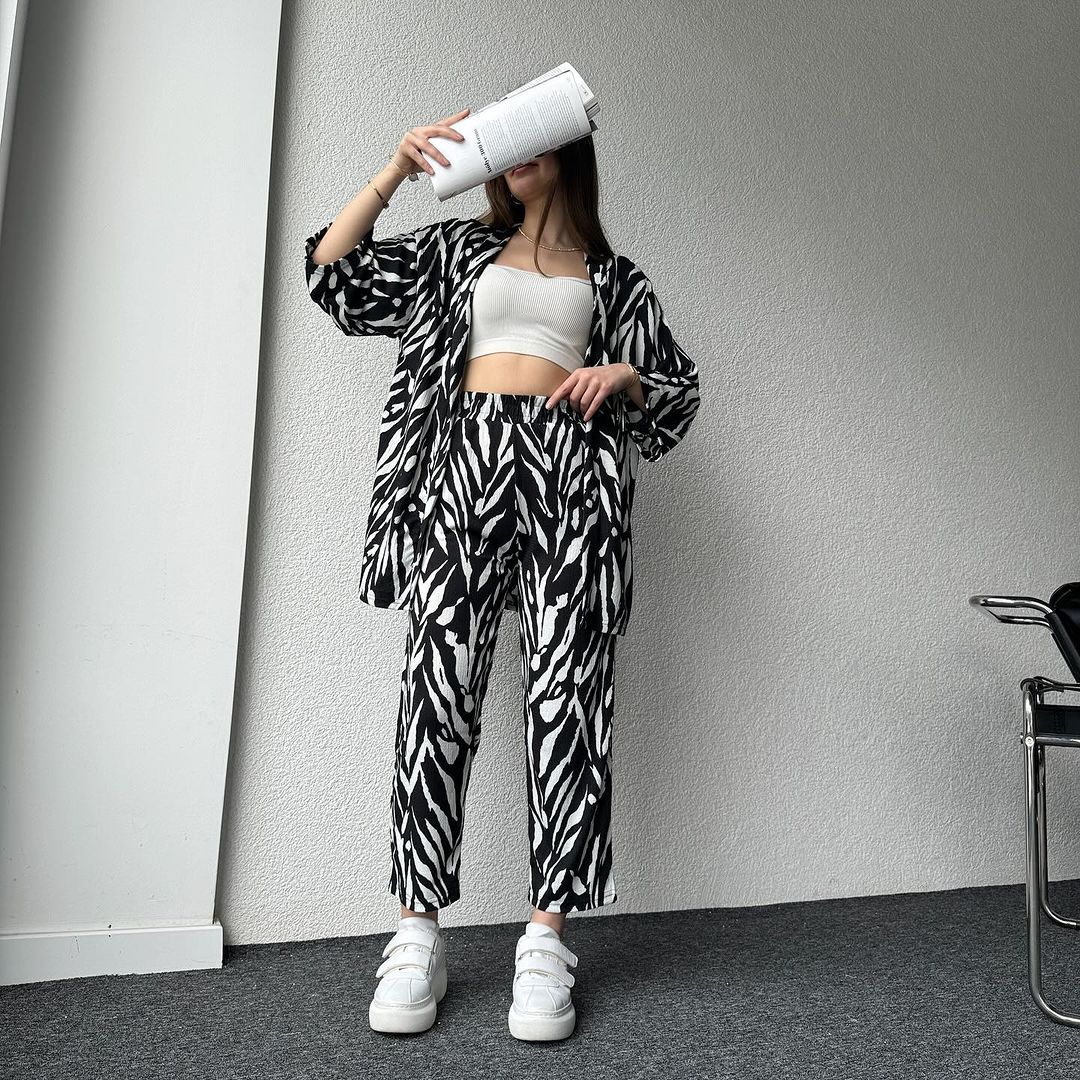 🐾 Stylish Zebra Print Coordinated Set 🐾 Trendy Gown inner & Trousers